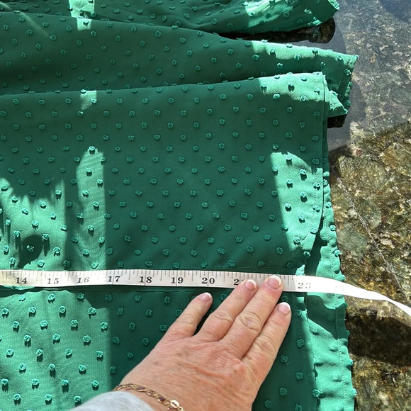 J Crew Kelly Green 2X Swiss dot v neck blouse. Lined in front. EUC - Picture 8 of 10